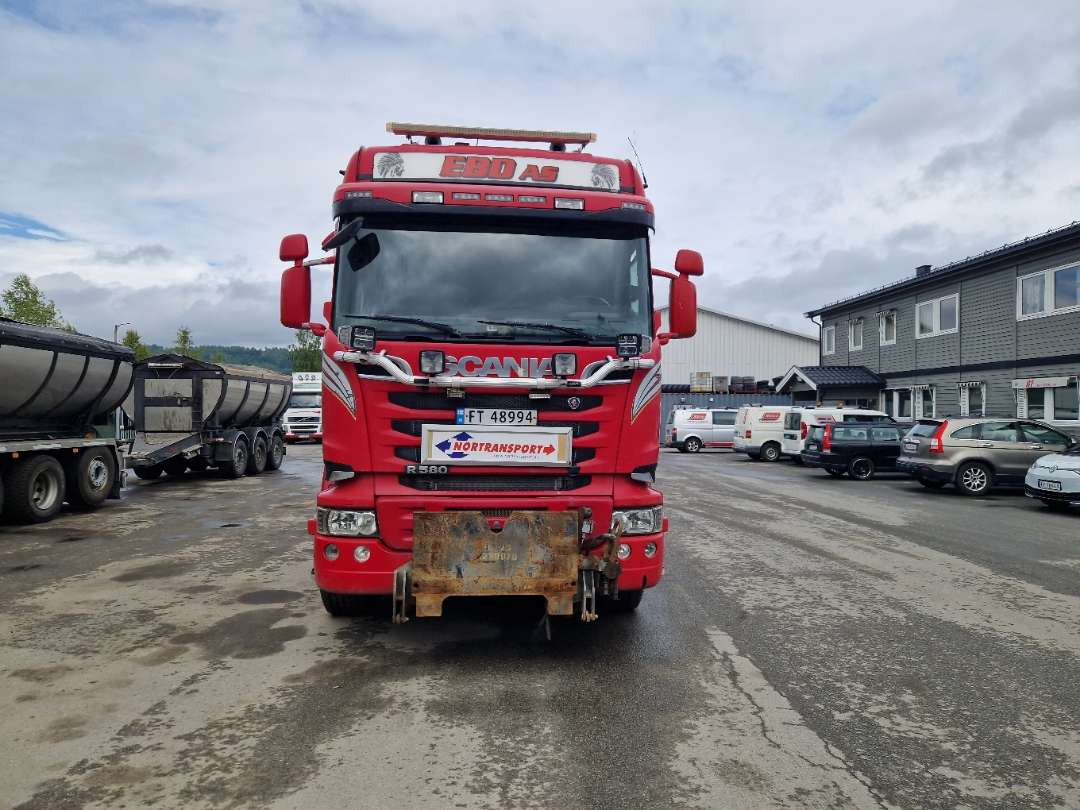 Scania R580 Brøytebil med sideplog og hydraulisk saltsystem - Крюковой мультилифт: фото 1 Scania R580 Brøytebil med sideplog og hydraulisk saltsystem - Крюковой мультилифт: фото 1