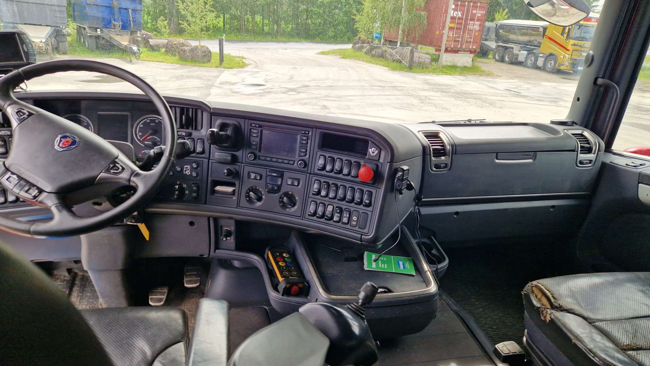 Крюковой мультилифт Scania R580 Brøytebil med sideplog og hydraulisk saltsystem: фото 12