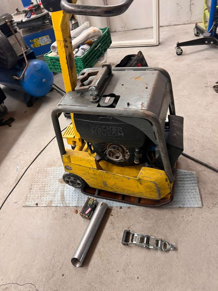 Wacker Neuson 1B30-2 vibroplate 1B30-2 (rep.-objekt) - Инструмент/ Оборудование: фото 2 Wacker Neuson 1B30-2 vibroplate 1B30-2 (rep.-objekt) - Инструмент/ Оборудование: фото 2