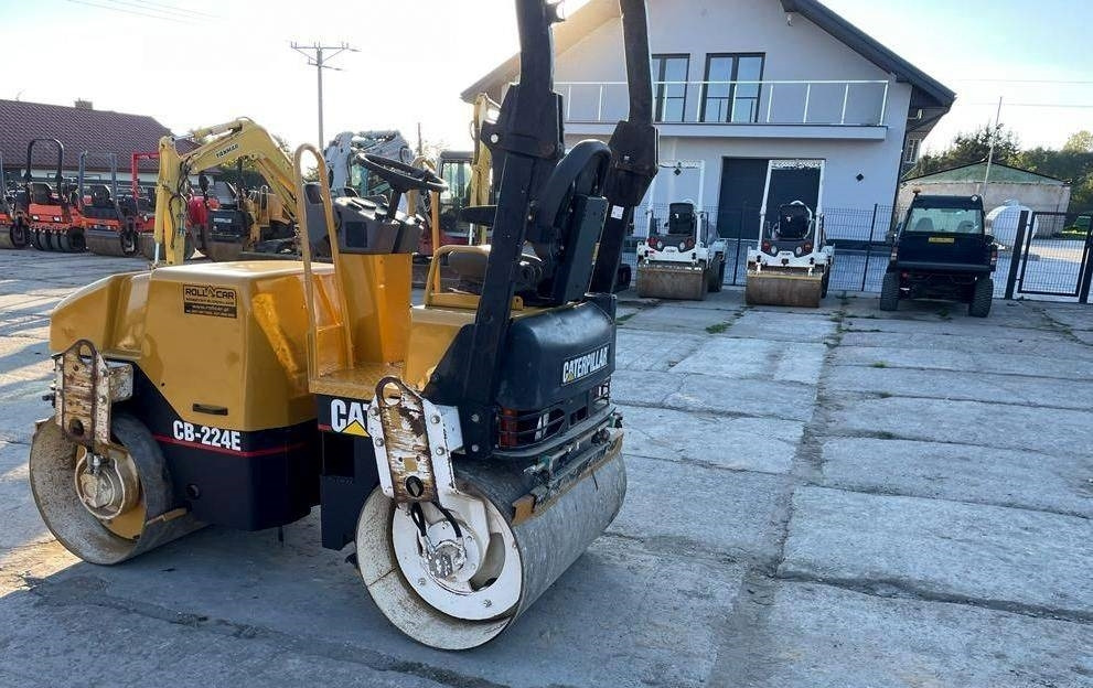 CAT CB 224 E - Дорожный каток: фото 2 CAT CB 224 E - Дорожный каток: фото 2