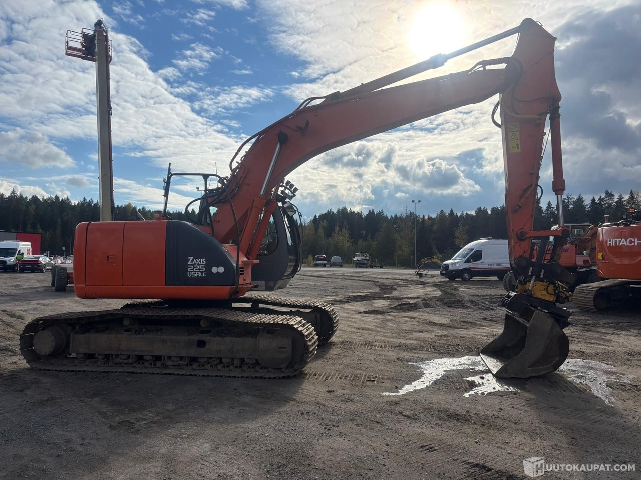 Hitachi ZX 225 USR lc kaivinkone, Lieto - Гусеничный экскаватор: фото 2 Hitachi ZX 225 USR lc kaivinkone, Lieto - Гусеничный экскаватор: фото 2