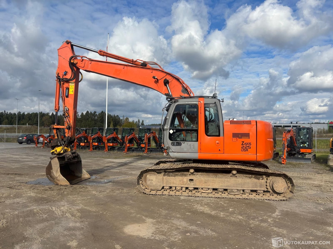 Hitachi ZX 225 USR lc kaivinkone, Lieto - Гусеничный экскаватор: фото 1 Hitachi ZX 225 USR lc kaivinkone, Lieto - Гусеничный экскаватор: фото 1