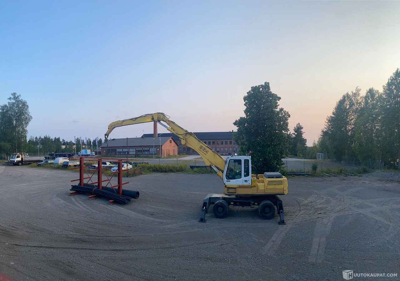 Liebherr 924, 2003, Hyvinkää - Строительная техника: фото 1 Liebherr 924, 2003, Hyvinkää - Строительная техника: фото 1