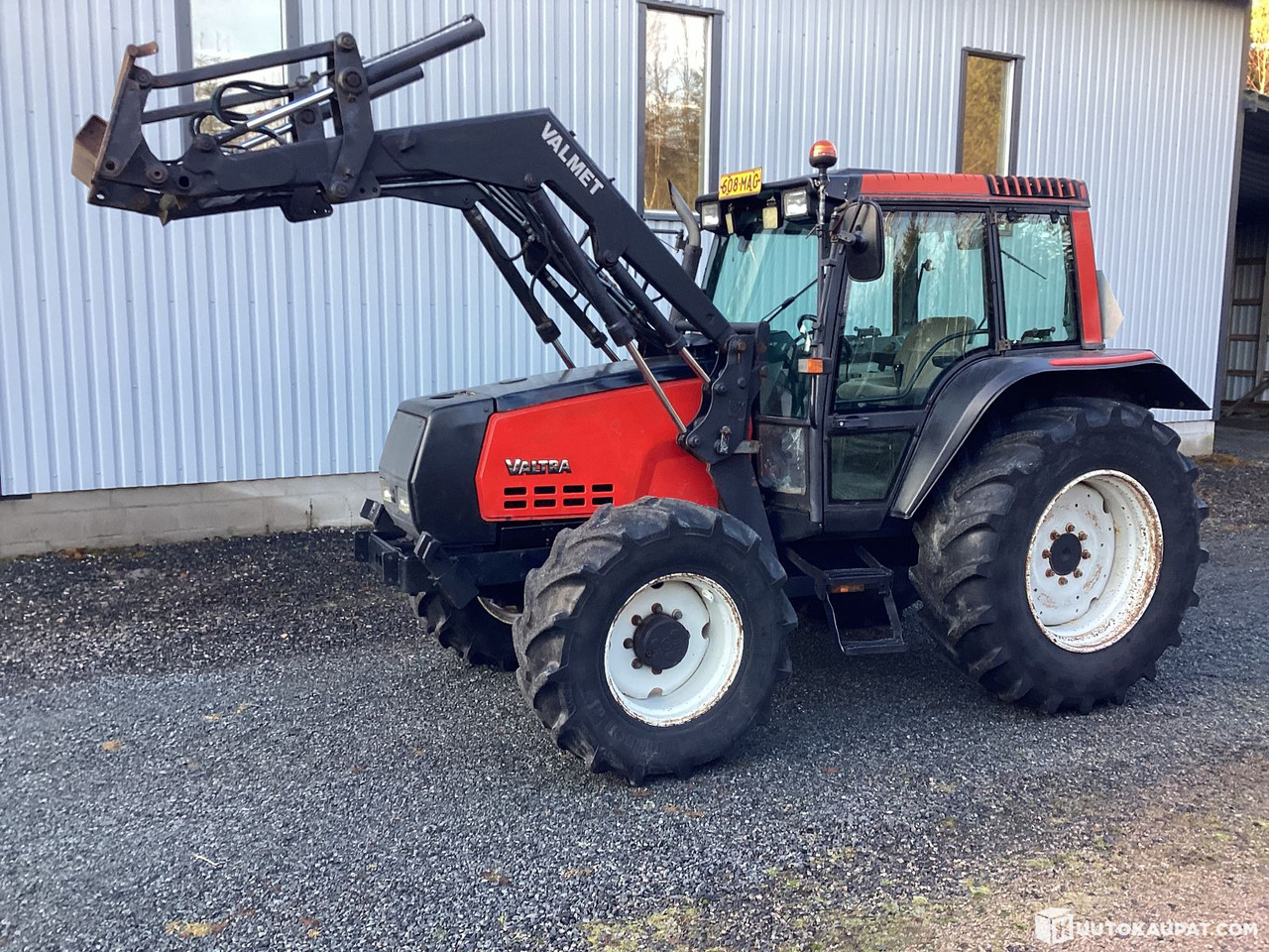 Valtra 6400 DPS with loader, 1999, Kankaanpää - Трактор: фото 1 Valtra 6400 DPS with loader, 1999, Kankaanpää - Трактор: фото 1
