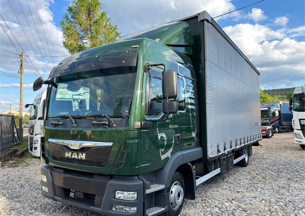 Тентованный грузовик MAN TGL 12.250 GLOB UNIKAT z Niemiec BDF firanka / AUTOMAT HAK / EURO 6 / BDF 7.40 wysoki / MICHELIN 80%: фото 1