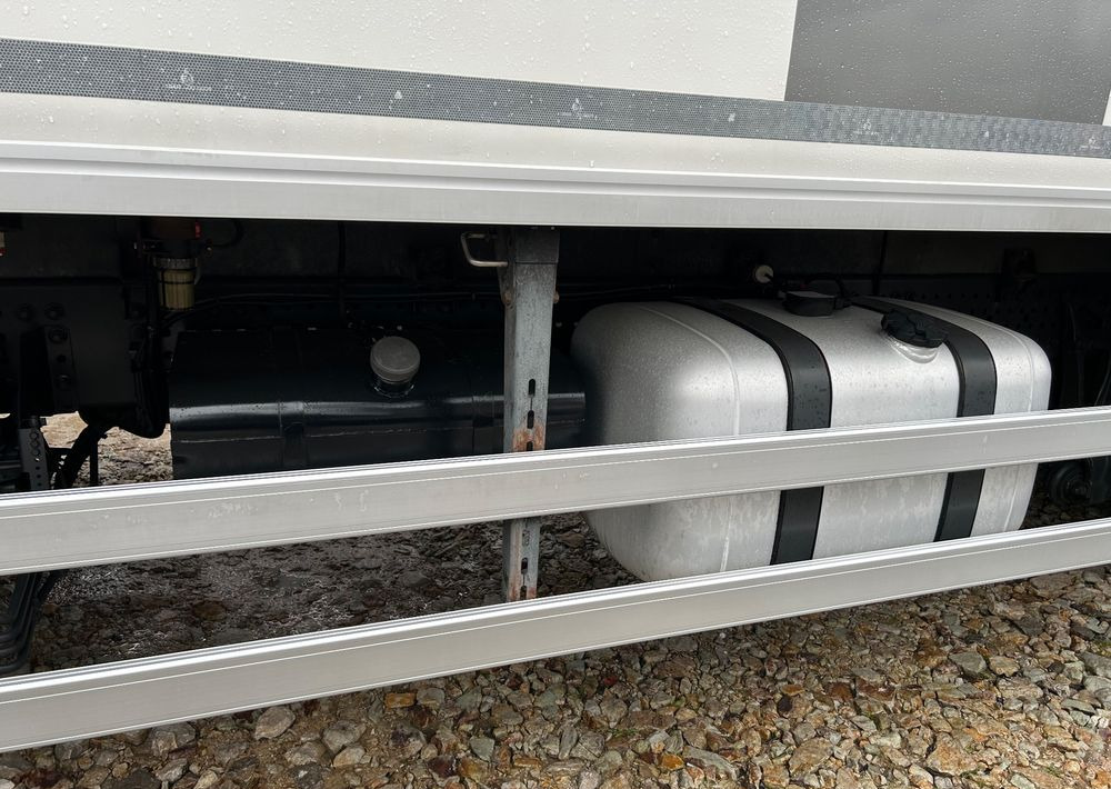 Рефрижератор Mercedes-Benz Antos 1824 CARRIER SUPRA 1150 DRZWI + winda i drzwi boczne / 7.7m / z Holandii / KLIMA LEKKI / Axor man Tgm T1000-R THERMO King: фото 11 Рефрижератор Mercedes-Benz Antos 1824 CARRIER SUPRA 1150 DRZWI + winda i drzwi boczne / 7.7m / z Holandii / KLIMA LEKKI / Axor man Tgm T1000-R THERMO King: фото 11