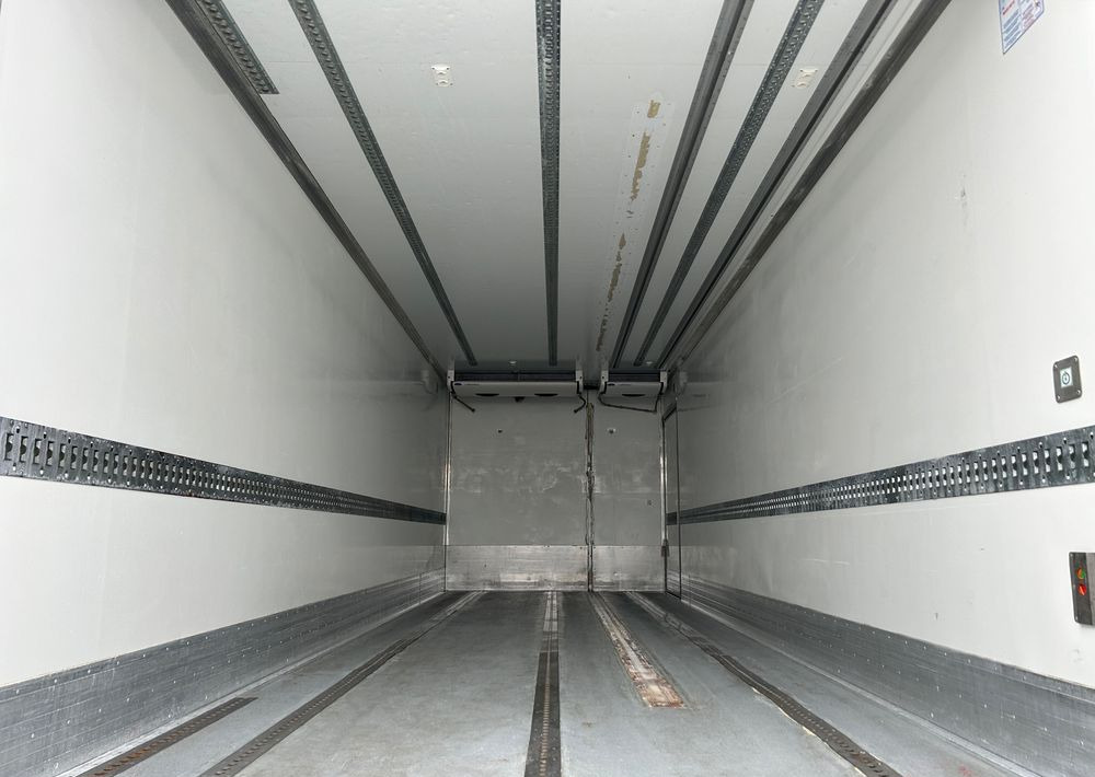 Рефрижератор Mercedes-Benz Antos 1824 CARRIER SUPRA 1150 DRZWI + winda i drzwi boczne / 7.7m / z Holandii / KLIMA LEKKI / Axor man Tgm T1000-R THERMO King: фото 17 Рефрижератор Mercedes-Benz Antos 1824 CARRIER SUPRA 1150 DRZWI + winda i drzwi boczne / 7.7m / z Holandii / KLIMA LEKKI / Axor man Tgm T1000-R THERMO King: фото 17