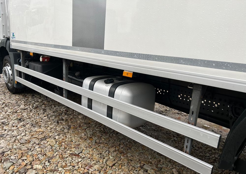 Рефрижератор Mercedes-Benz Antos 1824 CARRIER SUPRA 1150 DRZWI + winda i drzwi boczne / 7.7m / z Holandii / KLIMA LEKKI / Axor man Tgm T1000-R THERMO King: фото 10 Рефрижератор Mercedes-Benz Antos 1824 CARRIER SUPRA 1150 DRZWI + winda i drzwi boczne / 7.7m / z Holandii / KLIMA LEKKI / Axor man Tgm T1000-R THERMO King: фото 10