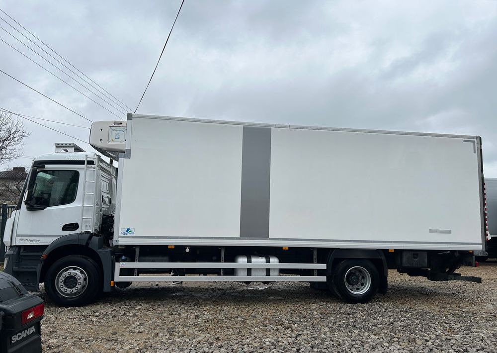 Рефрижератор Mercedes-Benz Antos 1824 CARRIER SUPRA 1150 DRZWI + winda i drzwi boczne / 7.7m / z Holandii / KLIMA LEKKI / Axor man Tgm T1000-R THERMO King: фото 12 Рефрижератор Mercedes-Benz Antos 1824 CARRIER SUPRA 1150 DRZWI + winda i drzwi boczne / 7.7m / z Holandii / KLIMA LEKKI / Axor man Tgm T1000-R THERMO King: фото 12