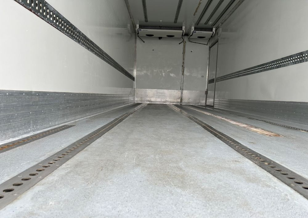 Рефрижератор Mercedes-Benz Antos 1824 CARRIER SUPRA 1150 DRZWI + winda i drzwi boczne / 7.7m / z Holandii / KLIMA LEKKI / Axor man Tgm T1000-R THERMO King: фото 18 Рефрижератор Mercedes-Benz Antos 1824 CARRIER SUPRA 1150 DRZWI + winda i drzwi boczne / 7.7m / z Holandii / KLIMA LEKKI / Axor man Tgm T1000-R THERMO King: фото 18