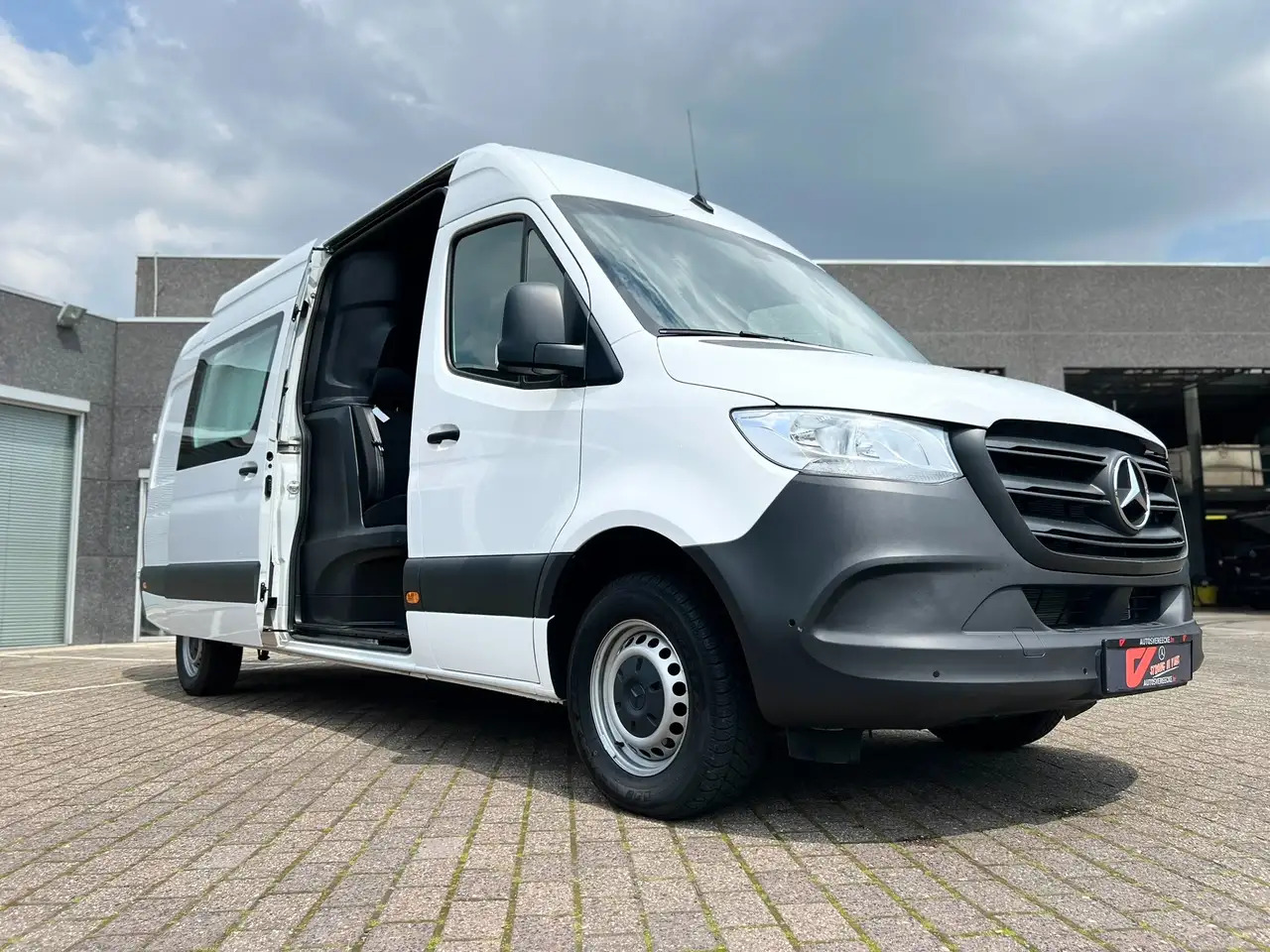 Mercedes-Benz Sprinter 315 L3H2 (37.500€ex) 3.5T SLEEP | DUB CAB 7PL - Грузопассажирский фургон: фото 2 Mercedes-Benz Sprinter 315 L3H2 (37.500€ex) 3.5T SLEEP | DUB CAB 7PL - Грузопассажирский фургон: фото 2