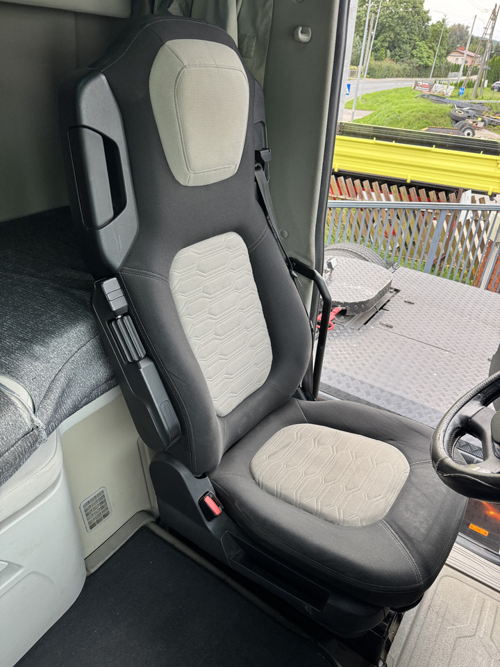 Ford F-Max 500 - Кабина и интерьер: фото 1 Ford F-Max 500 - Кабина и интерьер: фото 1