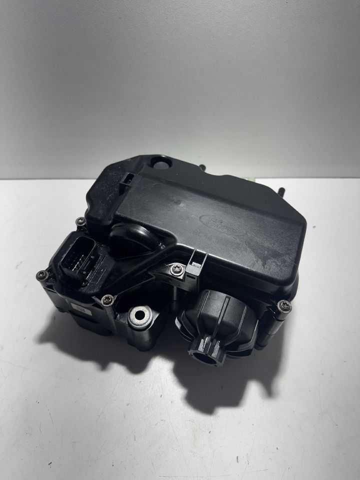 Ford F-Max Trucks Cargo - Бак для AdBlue: фото 1 Ford F-Max Trucks Cargo - Бак для AdBlue: фото 1