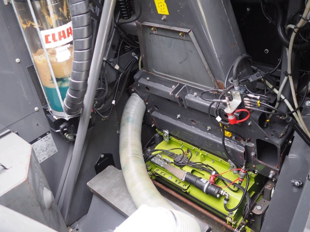 Кормоуборочный комбайн Claas Jaguar 950 4x4 + Orbis 750: фото 12 Кормоуборочный комбайн Claas Jaguar 950 4x4 + Orbis 750: фото 12