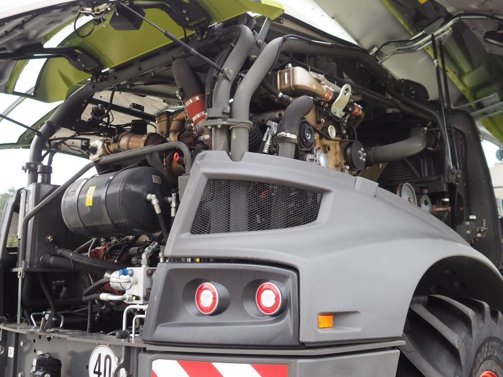 Кормоуборочный комбайн Claas Jaguar 950 4x4 + Orbis 750: фото 11 Кормоуборочный комбайн Claas Jaguar 950 4x4 + Orbis 750: фото 11