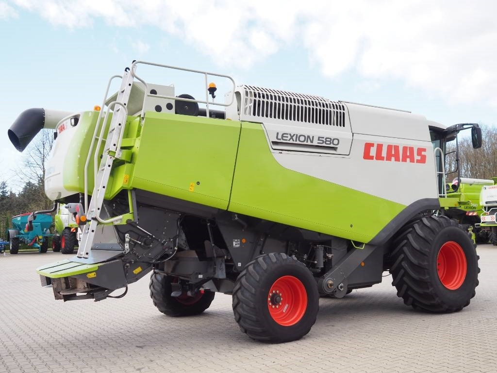 Claas Lexion 580 + V900 - Зерноуборочный комбайн: фото 3 Claas Lexion 580 + V900 - Зерноуборочный комбайн: фото 3