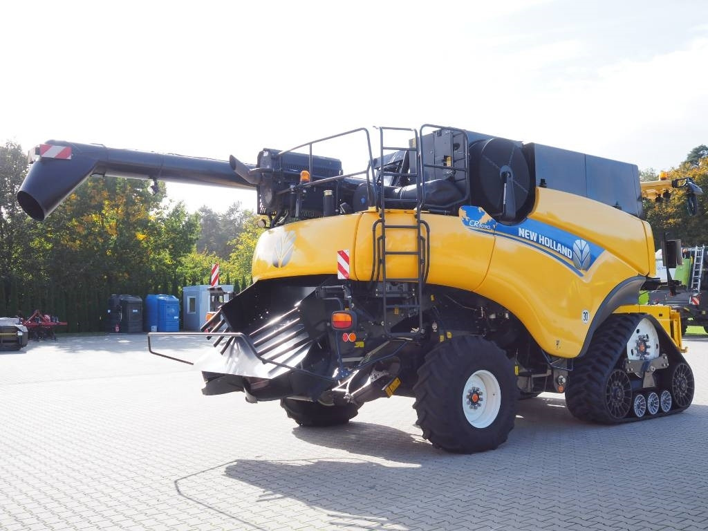 New Holland CR 9090 SmartTrax 4WD + VF 10,7 m - Зерноуборочный комбайн: фото 3 New Holland CR 9090 SmartTrax 4WD + VF 10,7 m - Зерноуборочный комбайн: фото 3