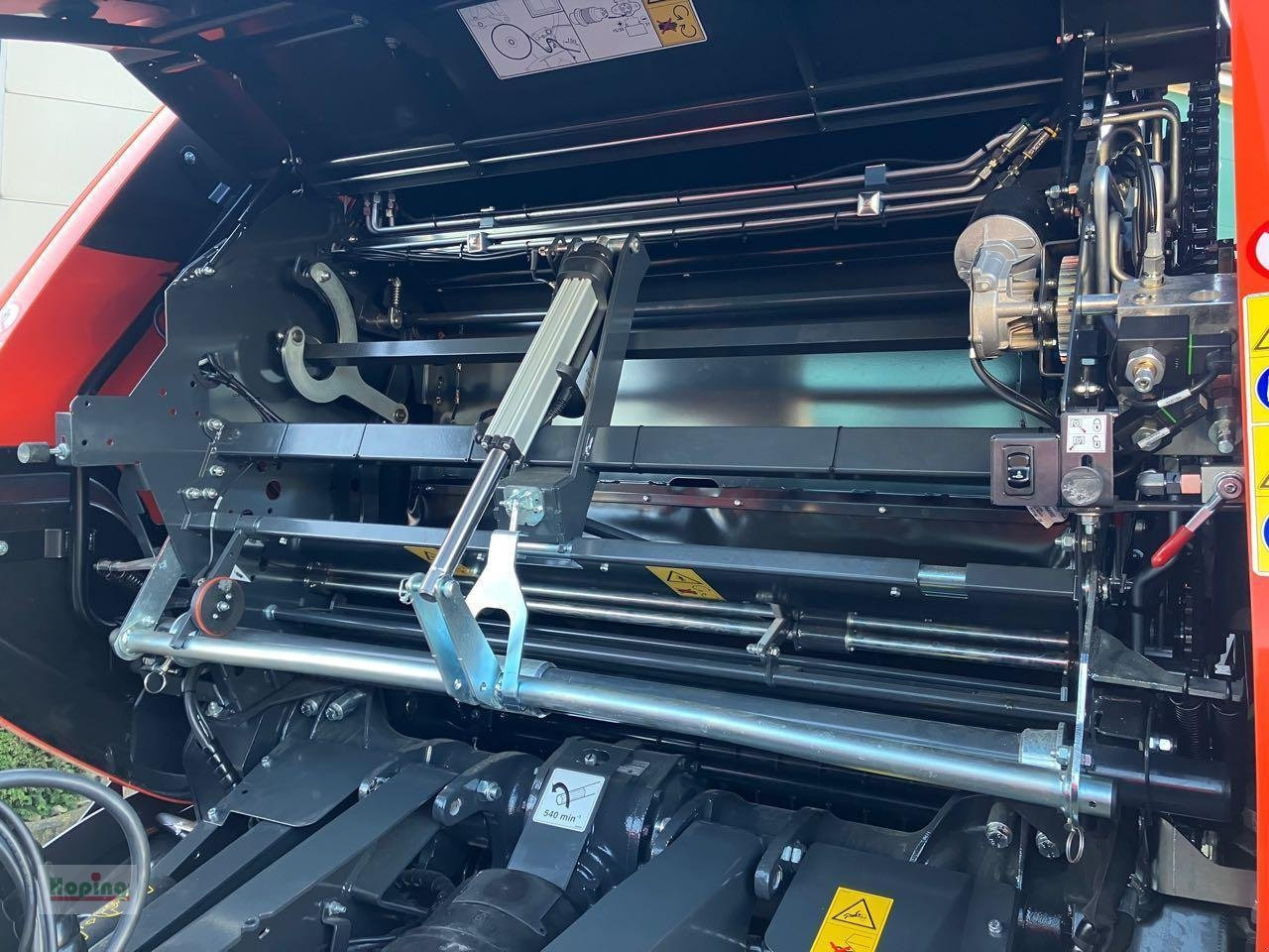 Новый Пресс-подборщик рулонный Kubota BV6190 CF 15 N: фото 8 Новый Пресс-подборщик рулонный Kubota BV6190 CF 15 N: фото 8