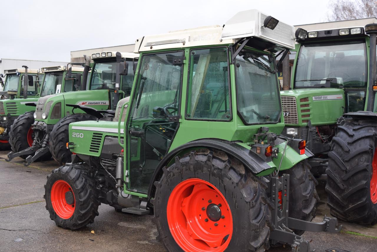 Fendt Farmer 260 V *Schmalspur* - Трактор: фото 4 Fendt Farmer 260 V *Schmalspur* - Трактор: фото 4