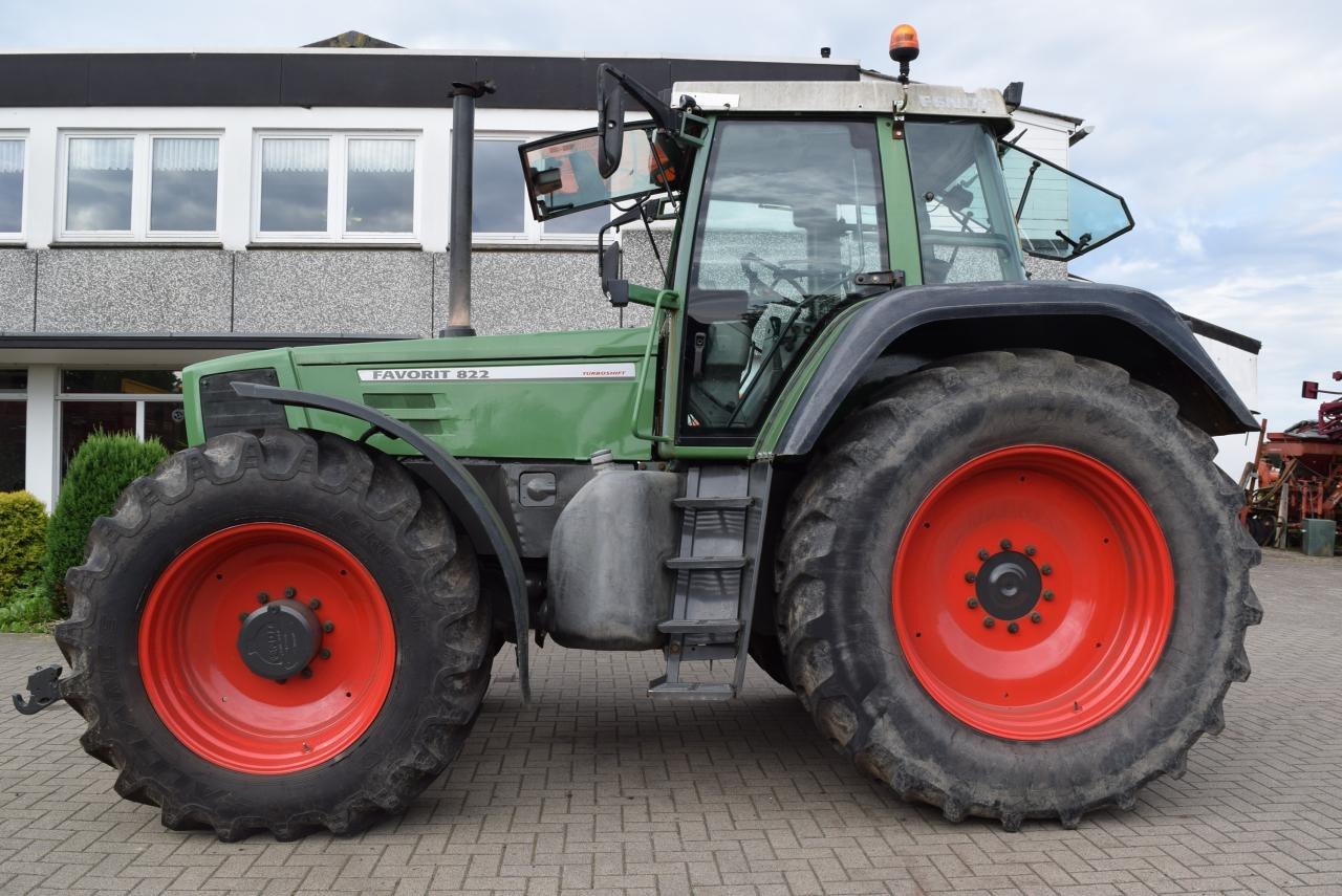 Fendt Favorit 822 - Трактор: фото 1 Fendt Favorit 822 - Трактор: фото 1