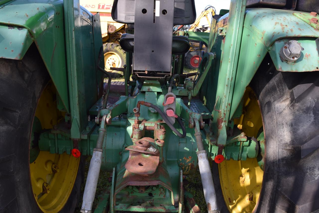 John Deere 2130 - Трактор: фото 4 John Deere 2130 - Трактор: фото 4