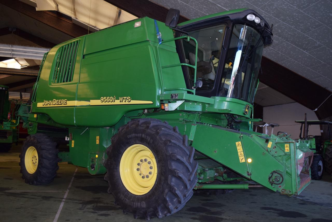 John Deere 9560 i WTS - Зерноуборочный комбайн: фото 2 John Deere 9560 i WTS - Зерноуборочный комбайн: фото 2