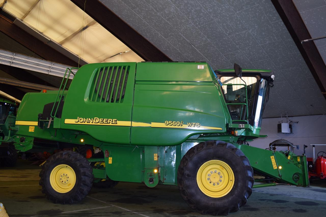 John Deere 9560 i WTS - Зерноуборочный комбайн: фото 1 John Deere 9560 i WTS - Зерноуборочный комбайн: фото 1