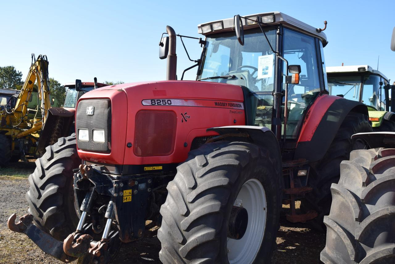 Massey Ferguson MF 8250 - Трактор: фото 2 Massey Ferguson MF 8250 - Трактор: фото 2