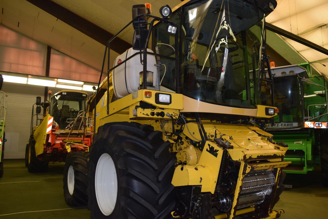 New Holland FX 40 - Кормоуборочный комбайн: фото 1 New Holland FX 40 - Кормоуборочный комбайн: фото 1