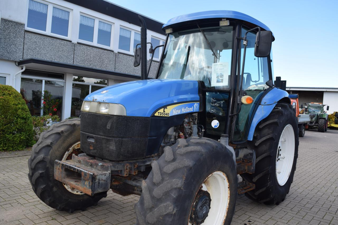 New Holland TD 5040 - Трактор: фото 4 New Holland TD 5040 - Трактор: фото 4