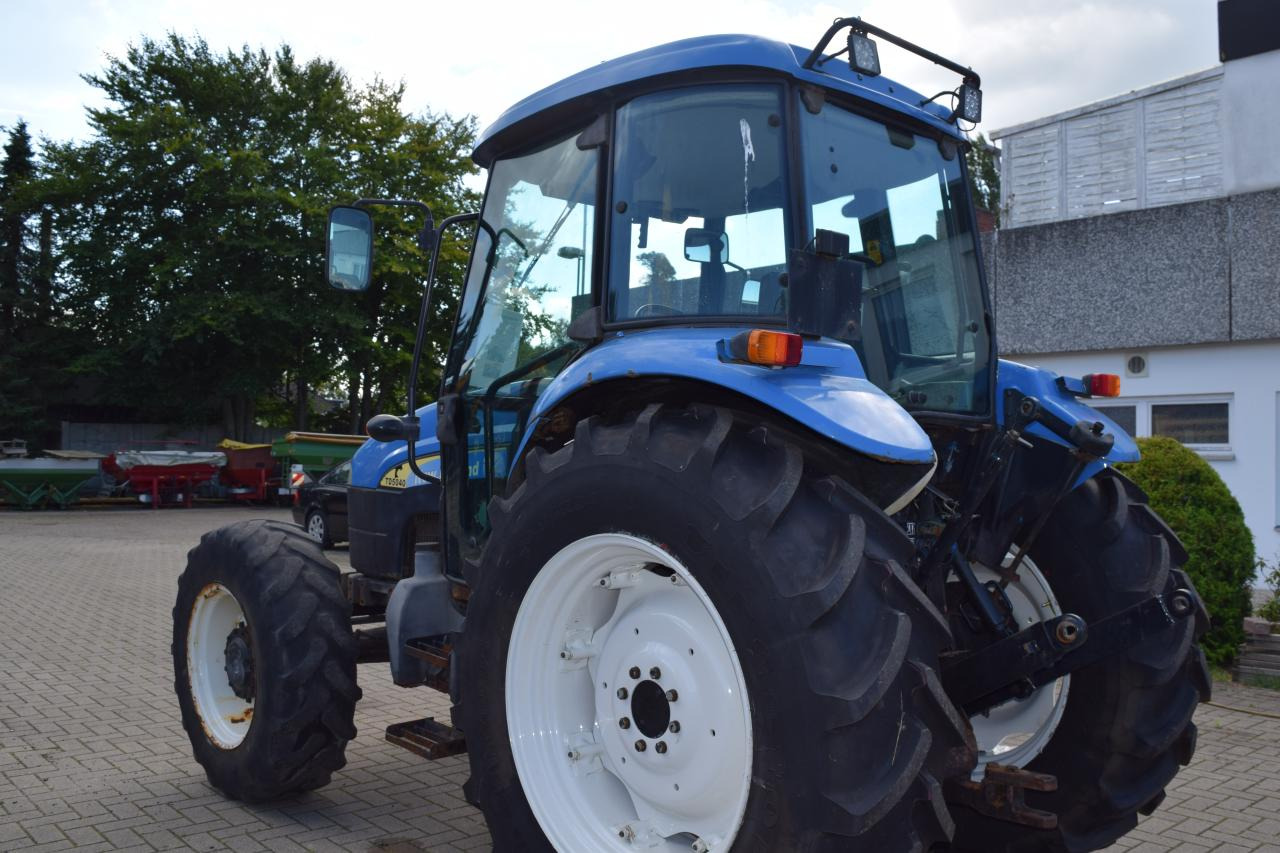 New Holland TD 5040 - Трактор: фото 5 New Holland TD 5040 - Трактор: фото 5