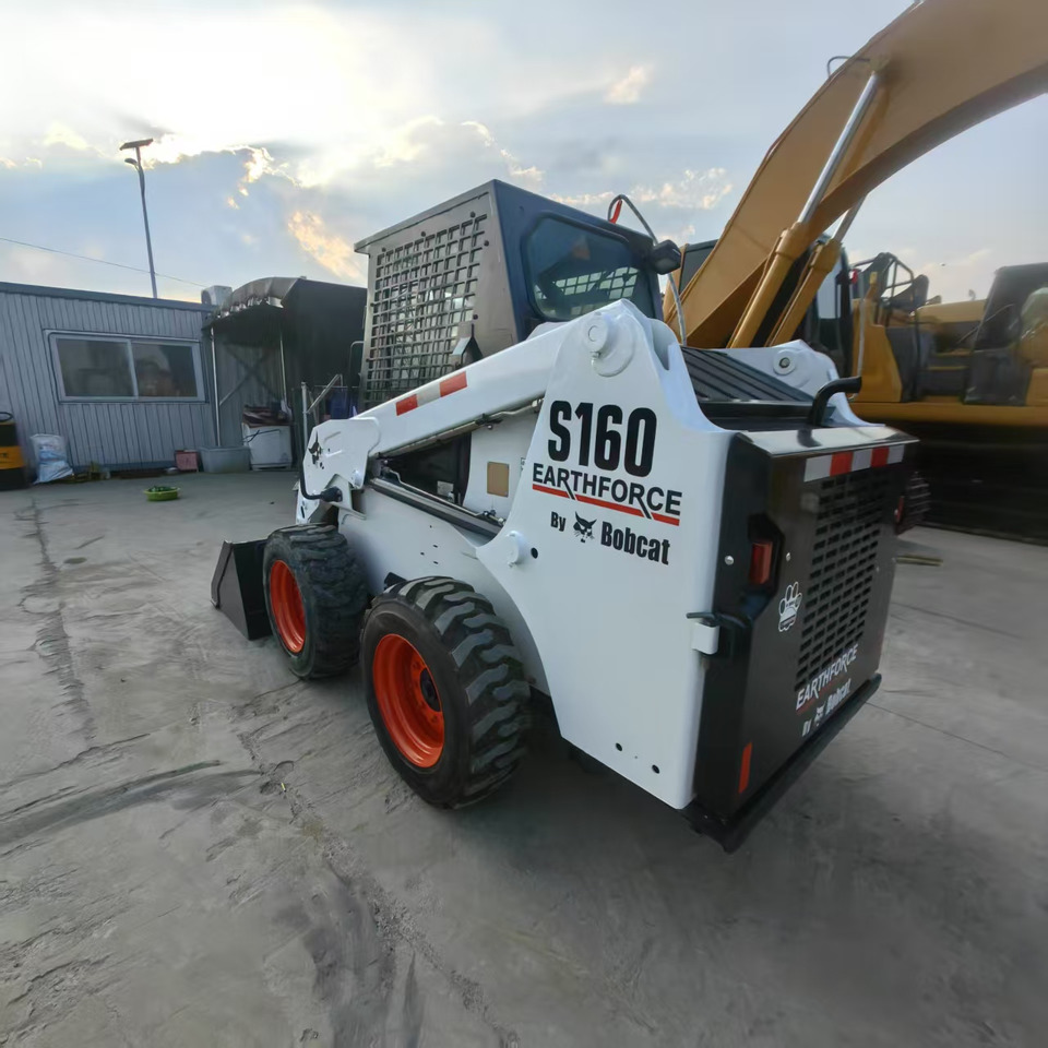 BOBCAT S160 - Мини-погрузчик с бортовым поворотом: фото 2 BOBCAT S160 - Мини-погрузчик с бортовым поворотом: фото 2