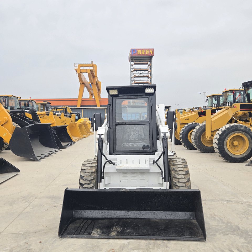 BOBCAT S300 - Мини-погрузчик с бортовым поворотом: фото 4 BOBCAT S300 - Мини-погрузчик с бортовым поворотом: фото 4