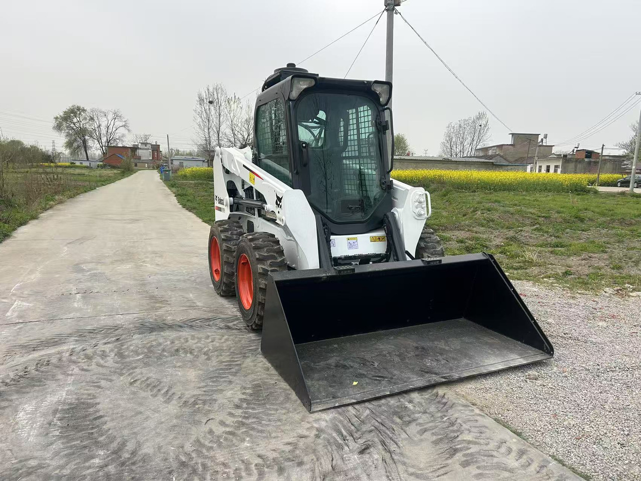 Мини-погрузчик с бортовым поворотом BOBCAT S550: фото 6