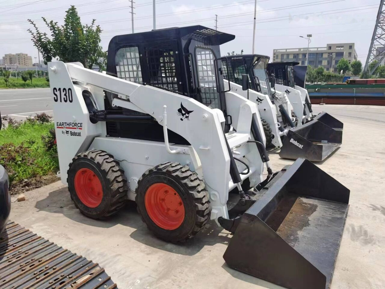 Bobcat S130 - Мини-погрузчик с бортовым поворотом: фото 4 Bobcat S130 - Мини-погрузчик с бортовым поворотом: фото 4