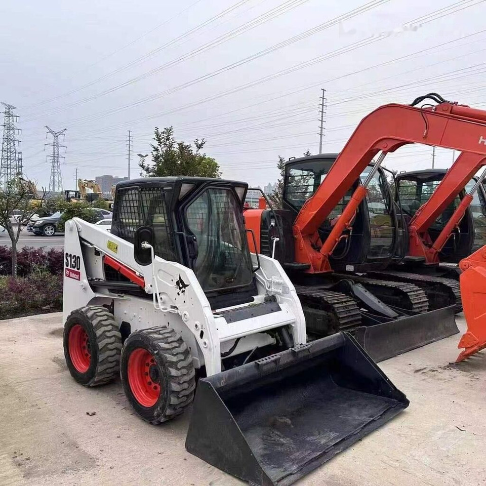 Bobcat S130 - Мини-погрузчик с бортовым поворотом: фото 2 Bobcat S130 - Мини-погрузчик с бортовым поворотом: фото 2