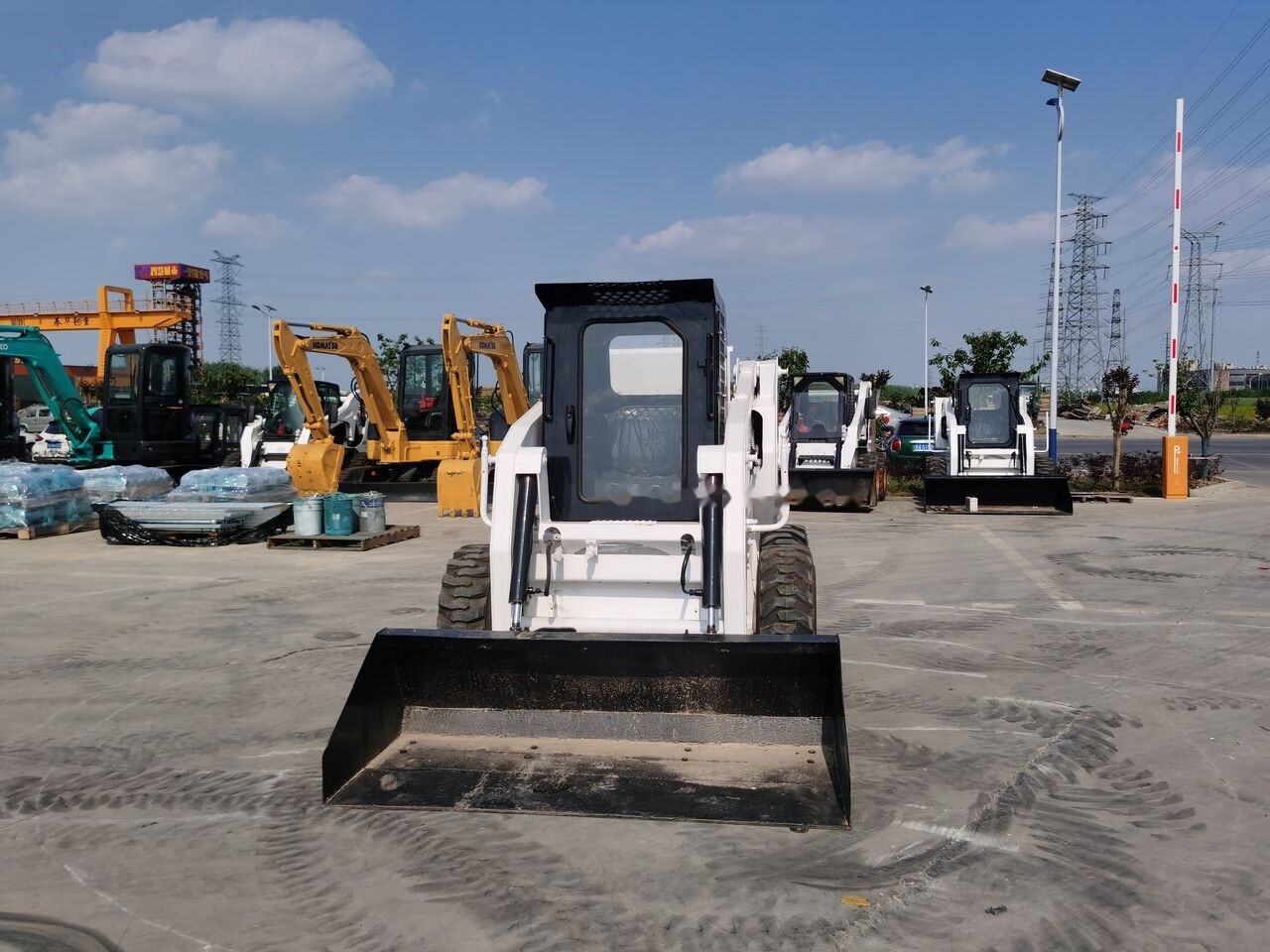 Bobcat S160 - Мини-погрузчик с бортовым поворотом: фото 1 Bobcat S160 - Мини-погрузчик с бортовым поворотом: фото 1