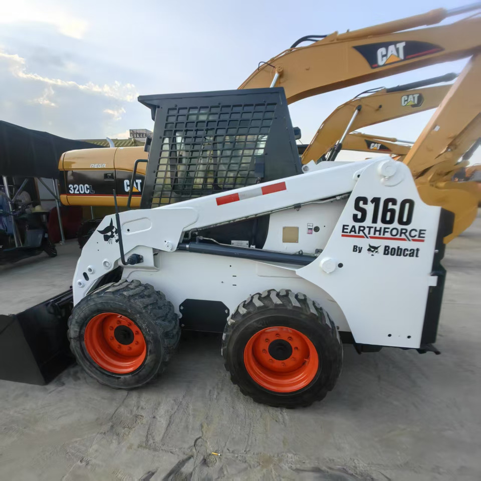 Bobcat S160 - Мини-погрузчик с бортовым поворотом: фото 1 Bobcat S160 - Мини-погрузчик с бортовым поворотом: фото 1
