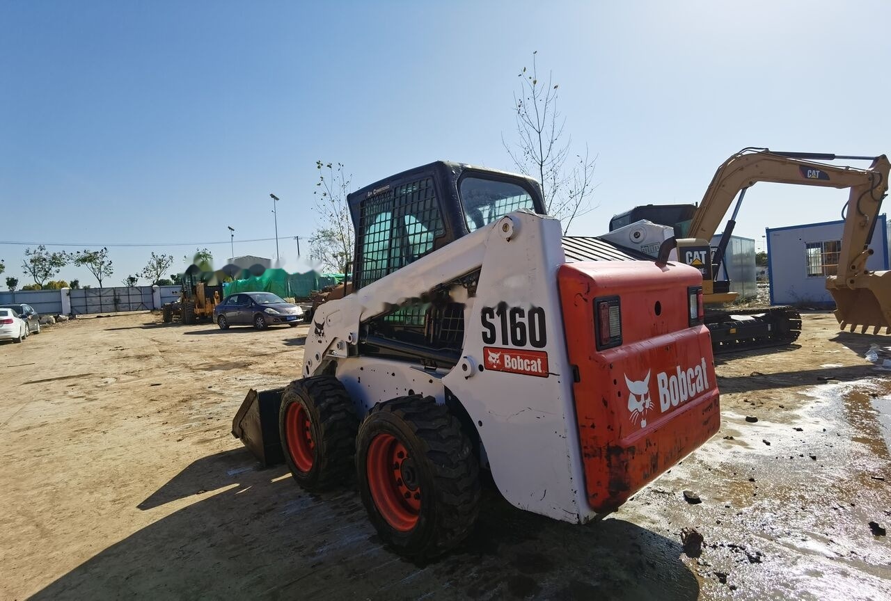 Bobcat S160 - Мини-погрузчик с бортовым поворотом: фото 1 Bobcat S160 - Мини-погрузчик с бортовым поворотом: фото 1