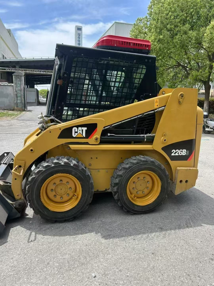 CAT 226B3 - Мини-погрузчик с бортовым поворотом: фото 3 CAT 226B3 - Мини-погрузчик с бортовым поворотом: фото 3
