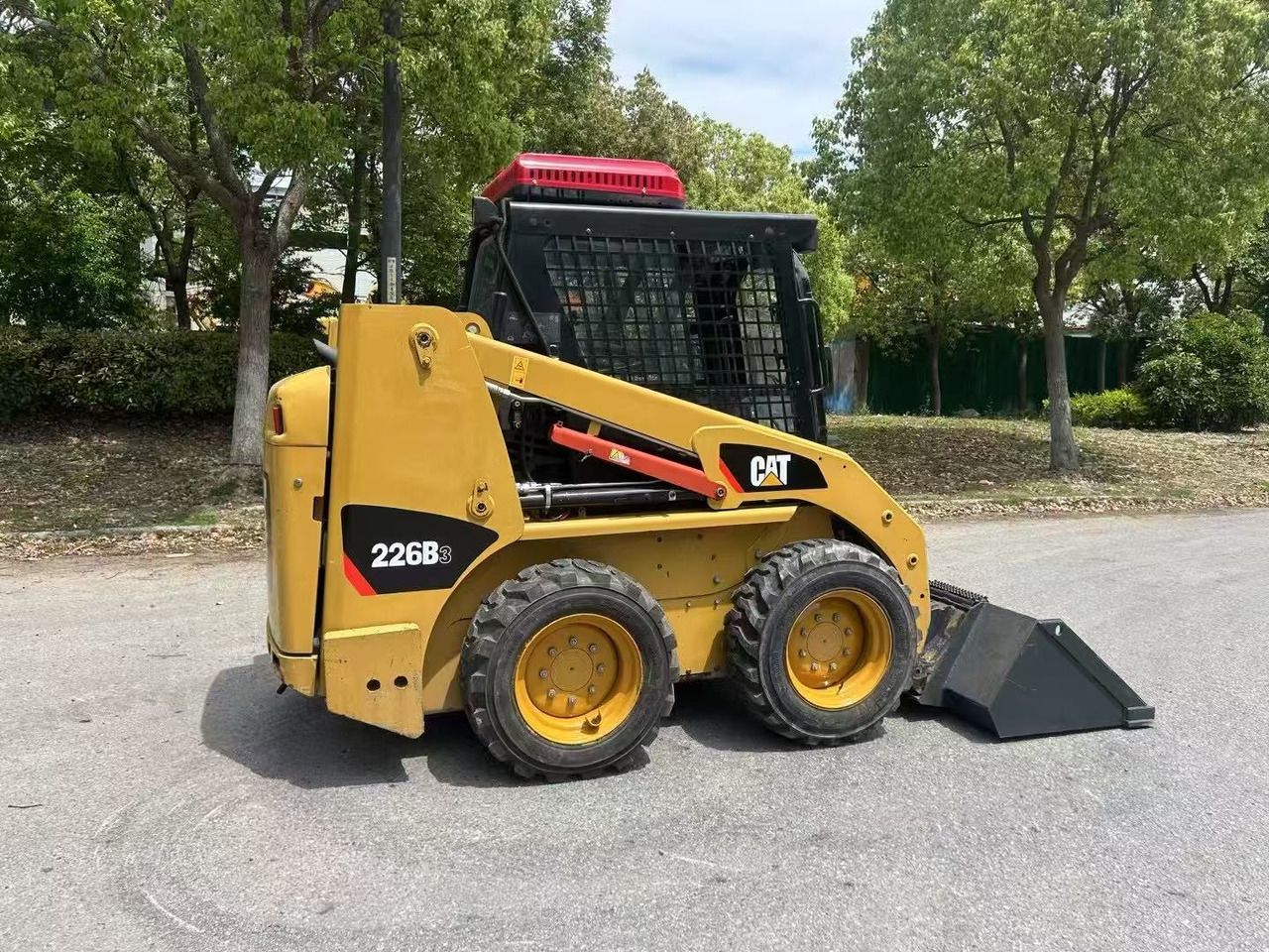 CAT 226B3 - Мини-погрузчик с бортовым поворотом: фото 1 CAT 226B3 - Мини-погрузчик с бортовым поворотом: фото 1