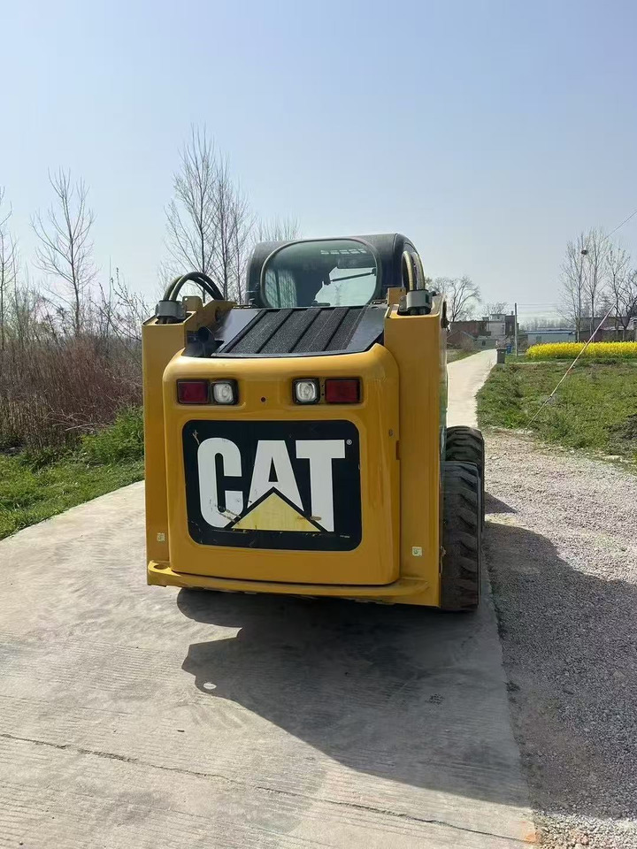 CATERPILLAR 246C - Мини-погрузчик с бортовым поворотом: фото 4 CATERPILLAR 246C - Мини-погрузчик с бортовым поворотом: фото 4