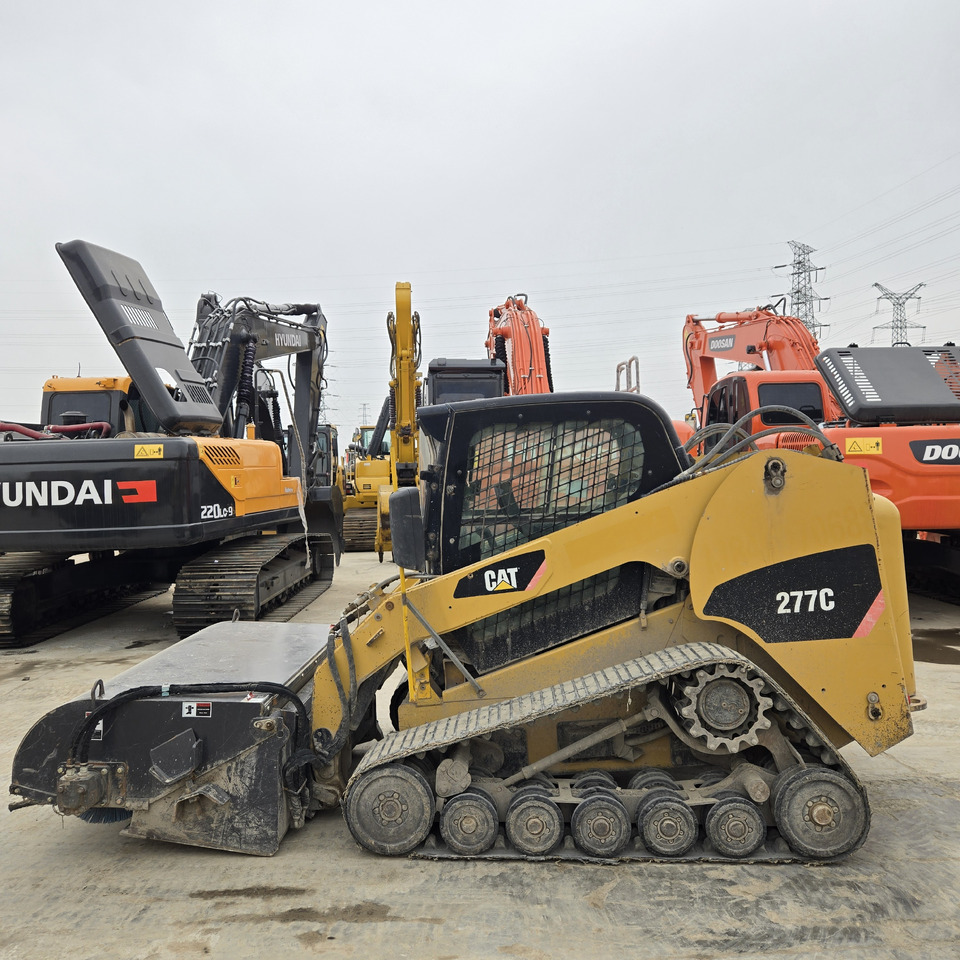 CATERPILLAR 277C - Мини-погрузчик с бортовым поворотом: фото 5 CATERPILLAR 277C - Мини-погрузчик с бортовым поворотом: фото 5