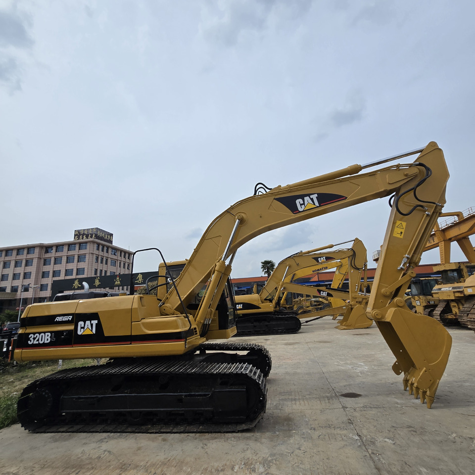 CATERPILLAR 320BL - Гусеничный экскаватор: фото 1 CATERPILLAR 320BL - Гусеничный экскаватор: фото 1