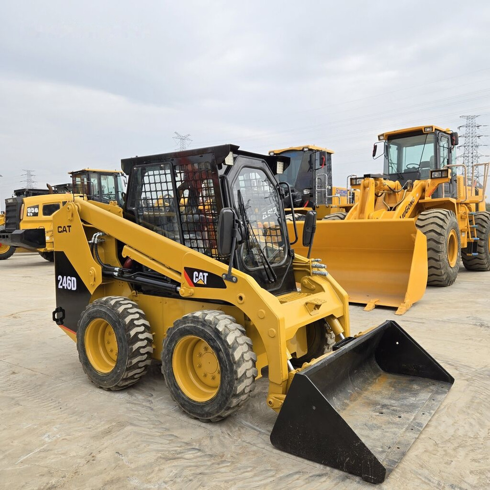 Caterpillar 246D - Мини-погрузчик с бортовым поворотом: фото 2 Caterpillar 246D - Мини-погрузчик с бортовым поворотом: фото 2