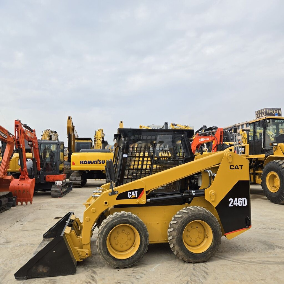 Caterpillar 246D - Мини-погрузчик с бортовым поворотом: фото 4 Caterpillar 246D - Мини-погрузчик с бортовым поворотом: фото 4