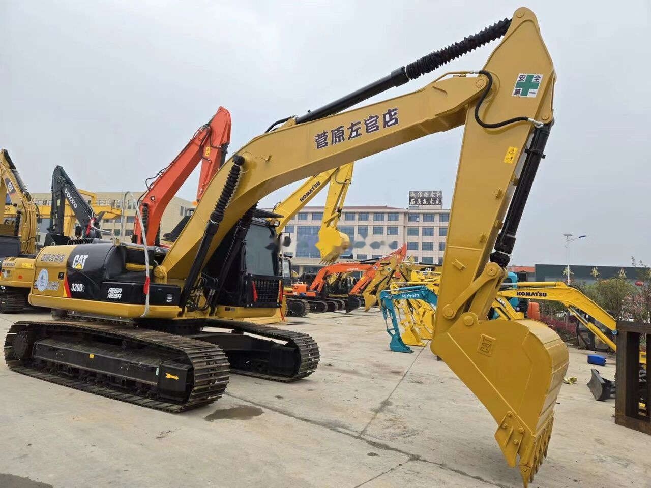 Caterpillar 320D2 - Гусеничный экскаватор: фото 3 Caterpillar 320D2 - Гусеничный экскаватор: фото 3