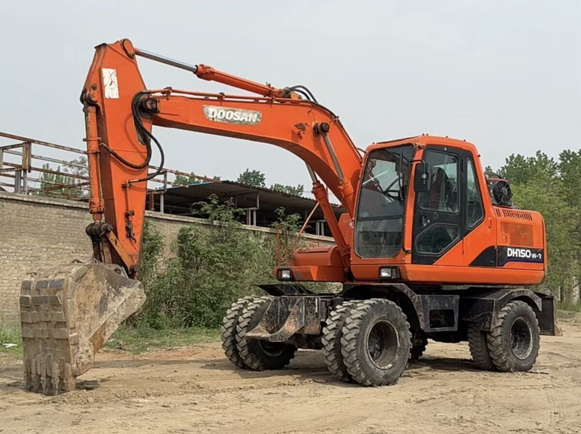 DOOSAN DH150W-7 - Колёсный экскаватор: фото 3 DOOSAN DH150W-7 - Колёсный экскаватор: фото 3