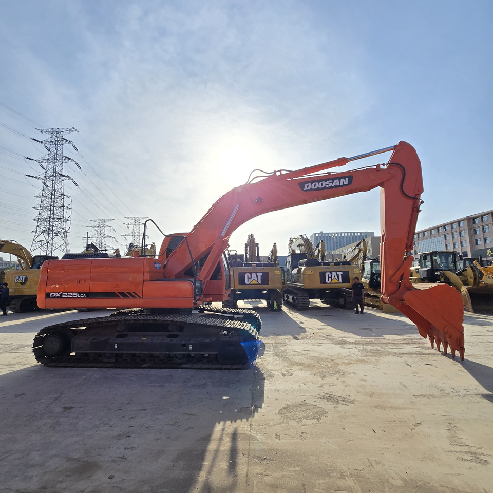 DOOSAN DX225LCA - Гусеничный экскаватор: фото 2 DOOSAN DX225LCA - Гусеничный экскаватор: фото 2