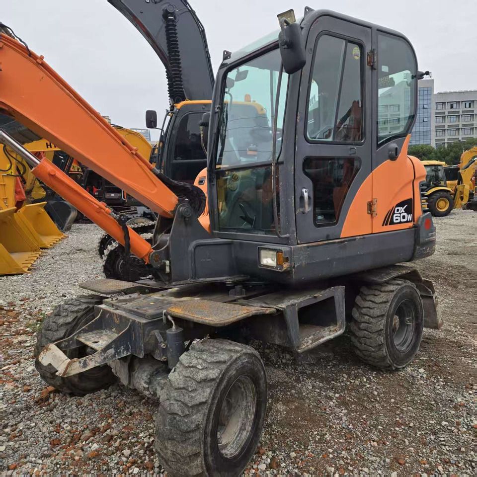 DOOSAN DX60W - Колёсный экскаватор: фото 3 DOOSAN DX60W - Колёсный экскаватор: фото 3